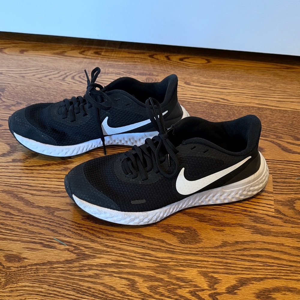 Nike Black and White Running Shoes